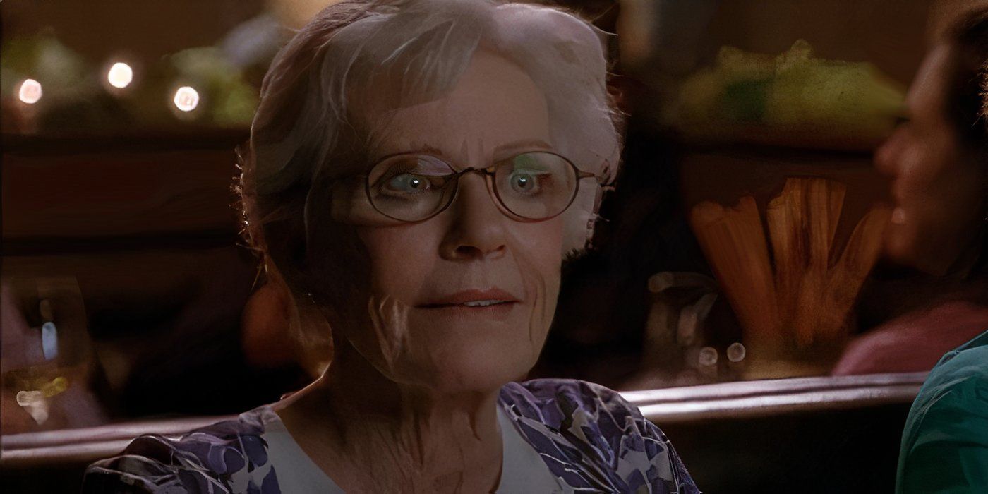 Jan (Patty Duke) smiling at someone in Glee.