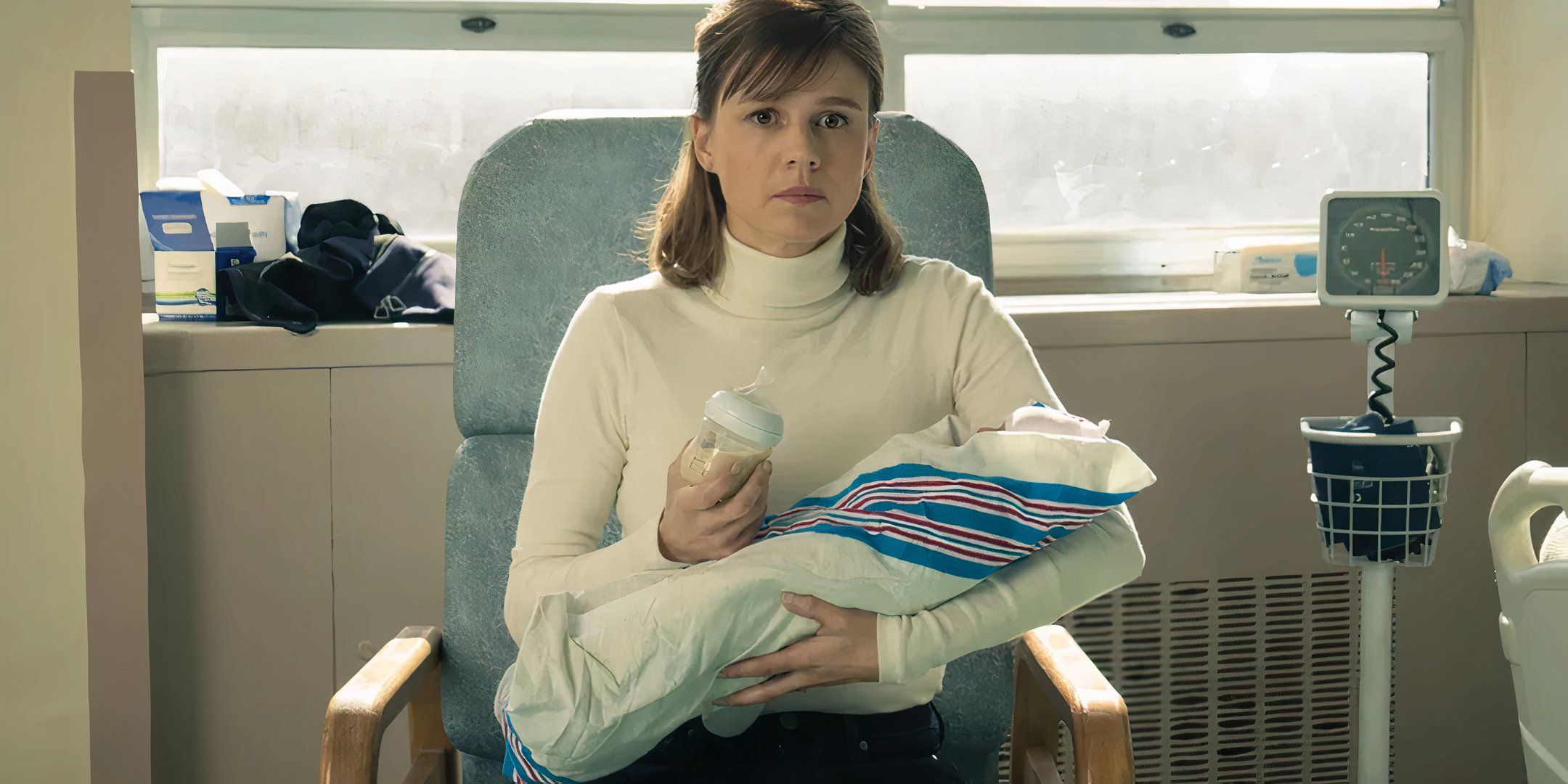 Katja Herbers as Kristen holding baby Timothy in Evil season 4 episode 3