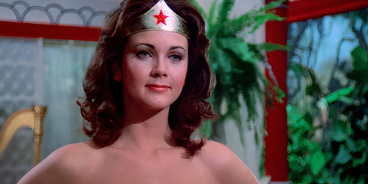 Lynda Carter como Mulher Maravilha no piloto da Mulher Maravilha de 1975, olhando fora da tela