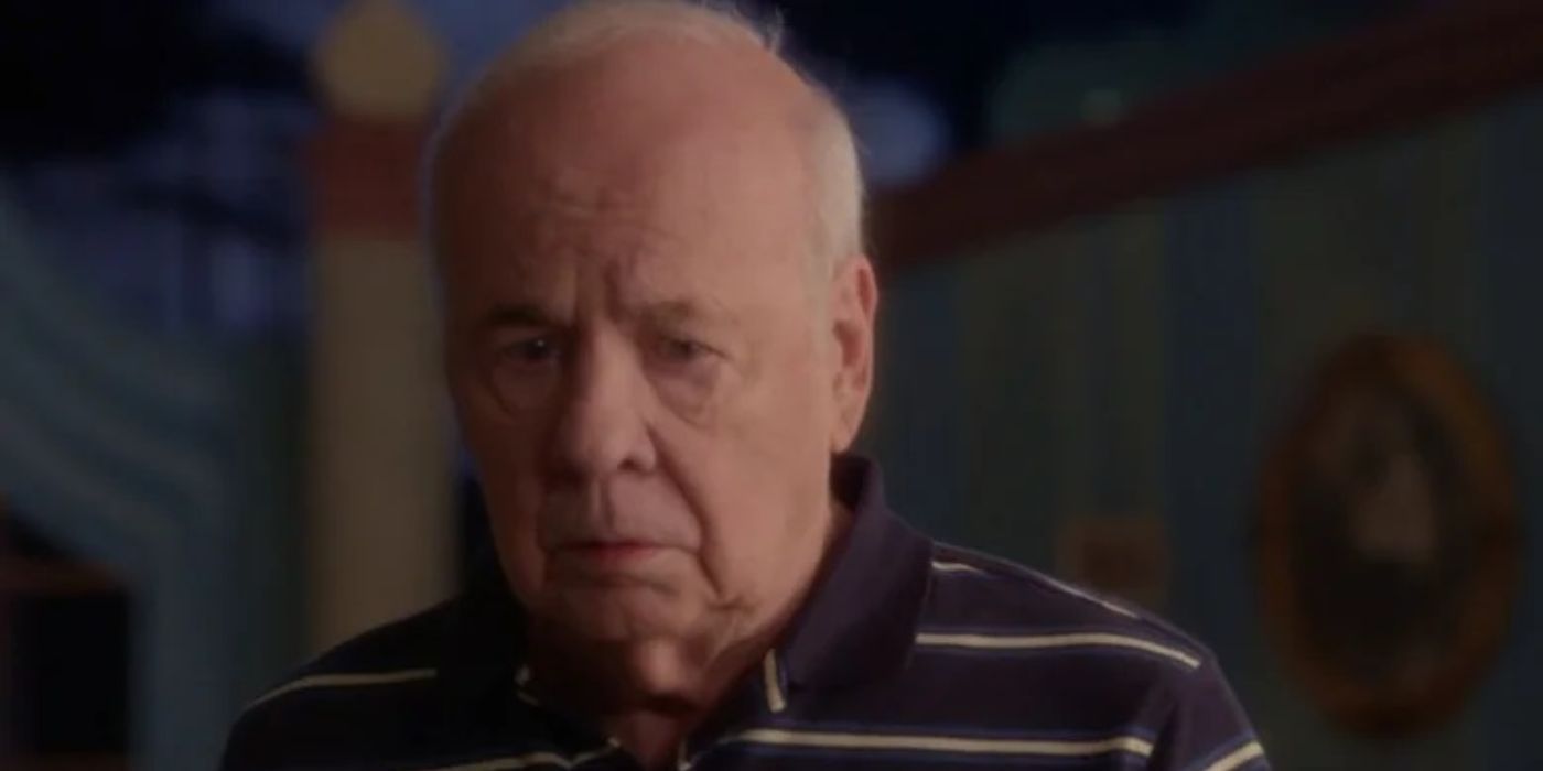 Marty Rogers (Tim Conway) looking upset in Glee.-1