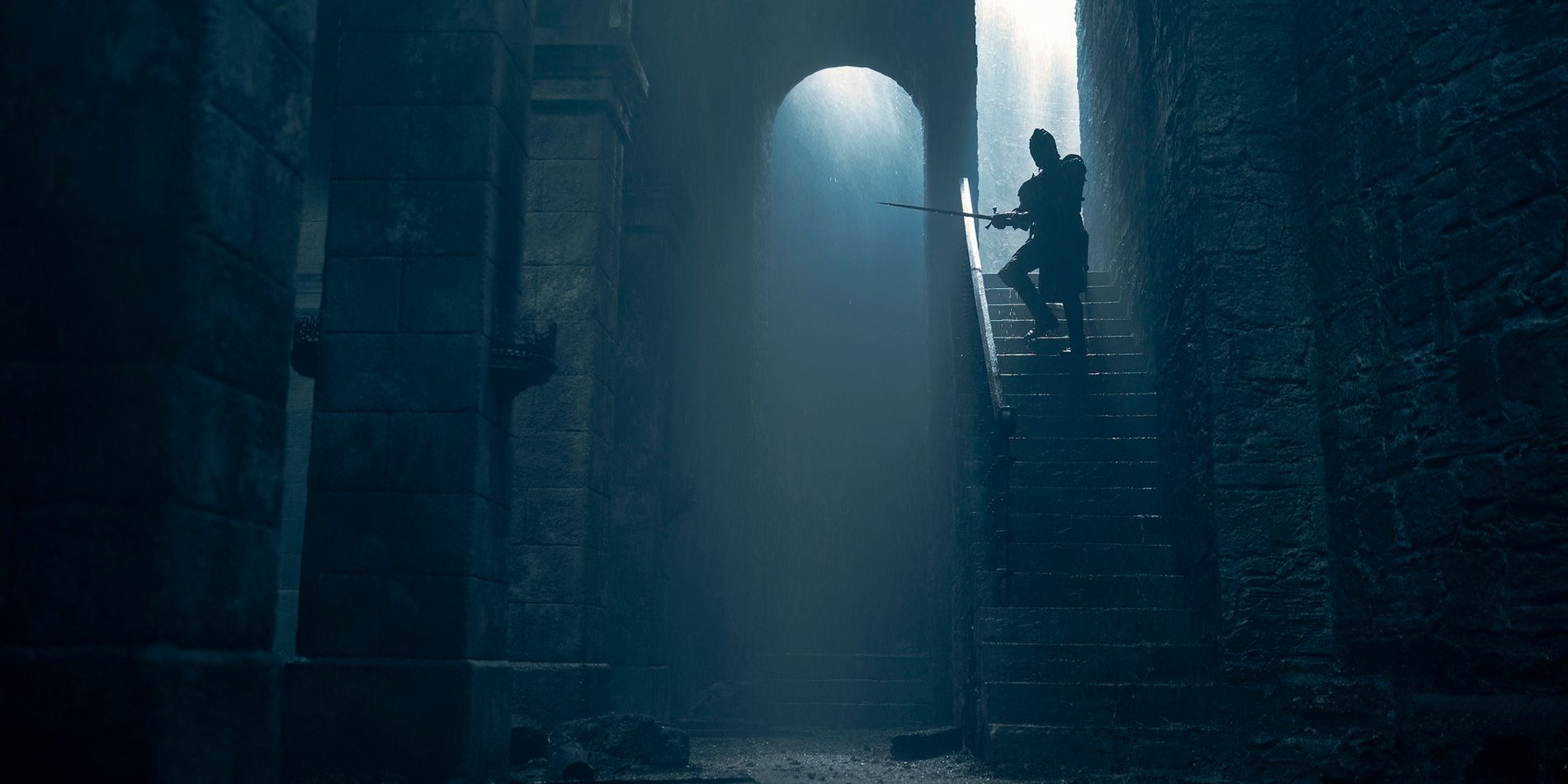 Matt Smith as Daemon walking to Harrenhal in House of the Dragon 203