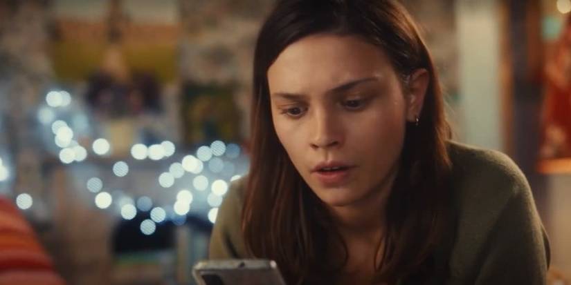 Ruby (Harriet Herbig-Matten) looking at her phone concerned in Maxton Hall
