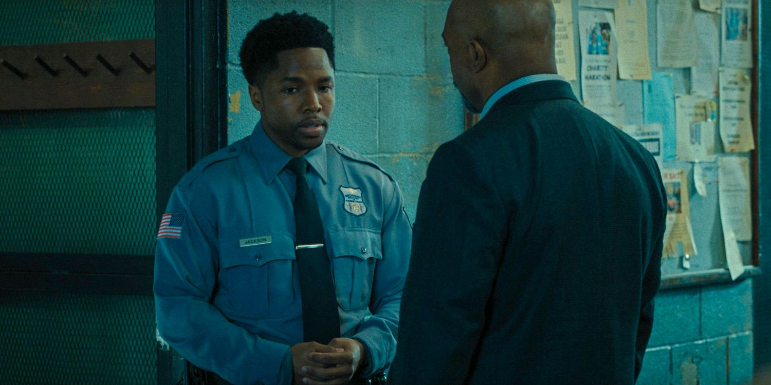 Kevin Jackson (Denny Love) conversando com Kareem (Michael Beach) no episódio 4 da 3ª temporada do prefeito de Kingstown