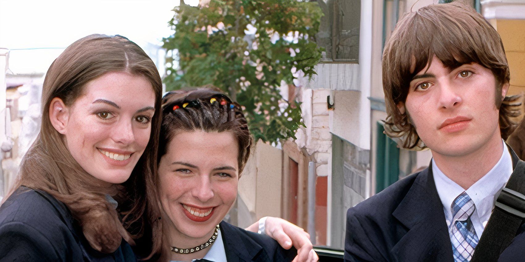 Mia, Lilly, and Michael standing together on the street in The Princess Diaries