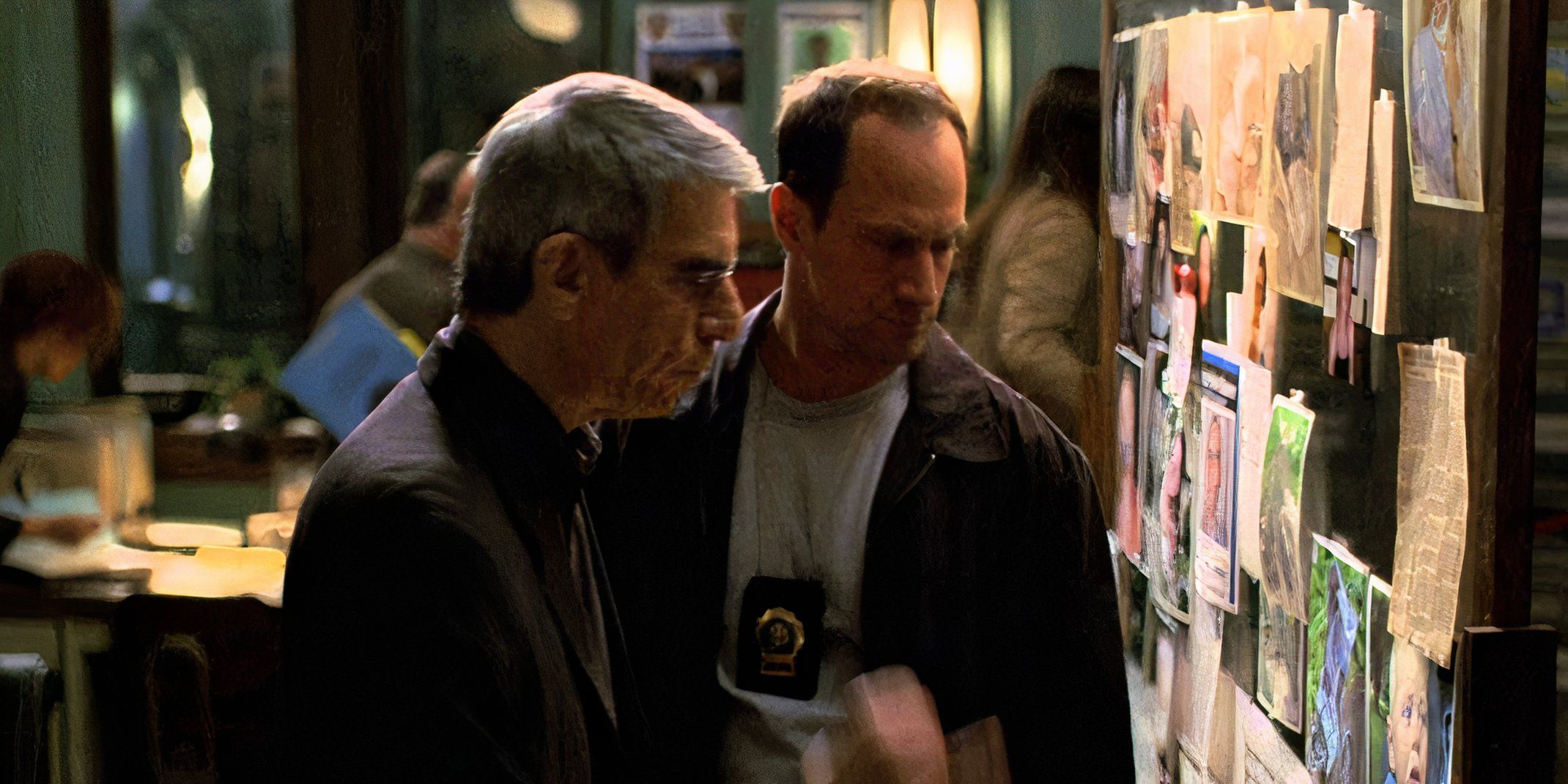 Munch and Stabler studying an evidence board in the SVU episode Scavenger