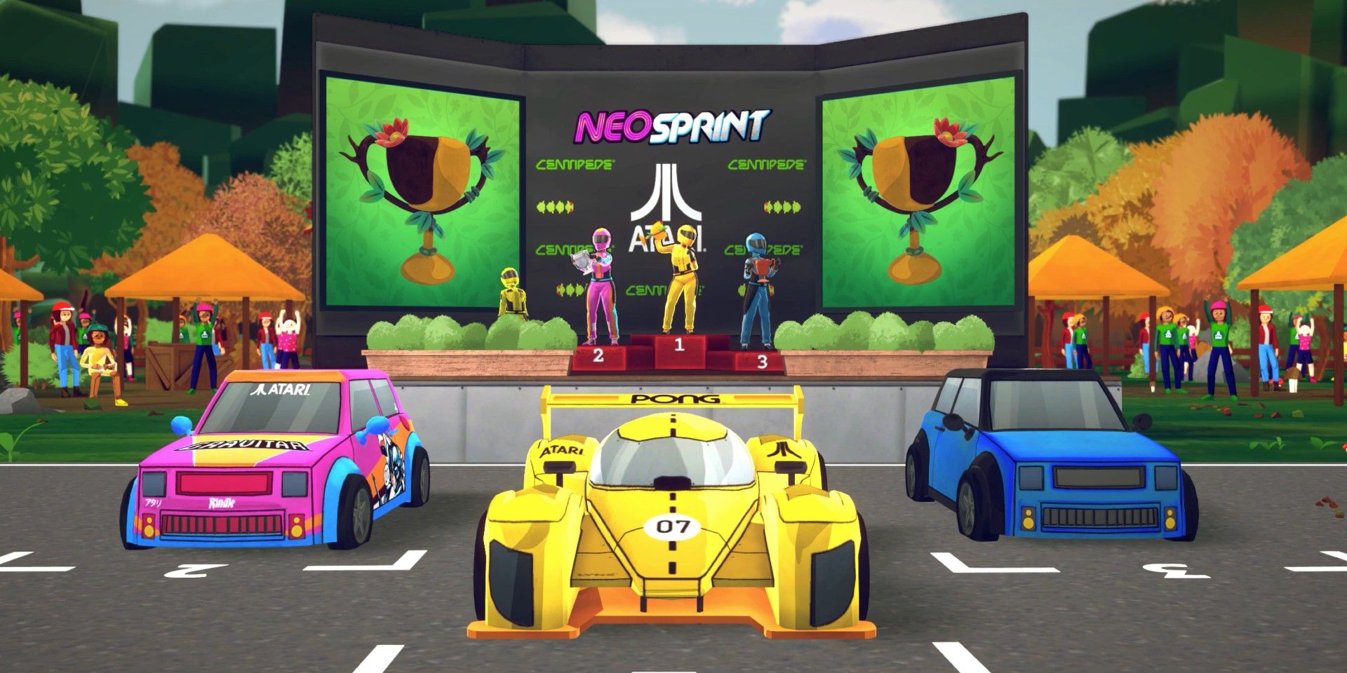Cena da Neosprint mostrando três vencedores no pódio com três carros estacionados na frente deles, todos segurando troféus.