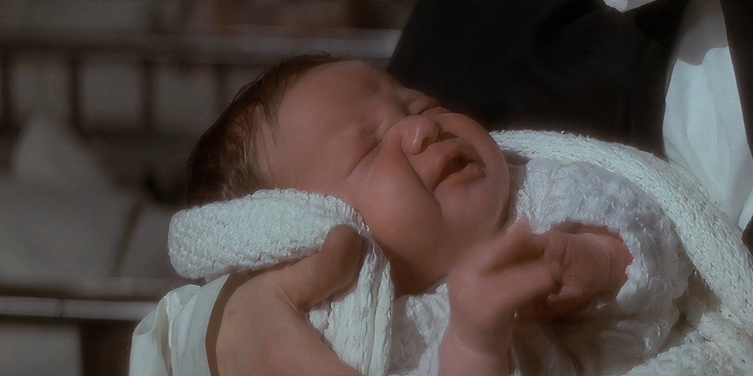 Noel O'Connell como o bebê Damien em The Omen