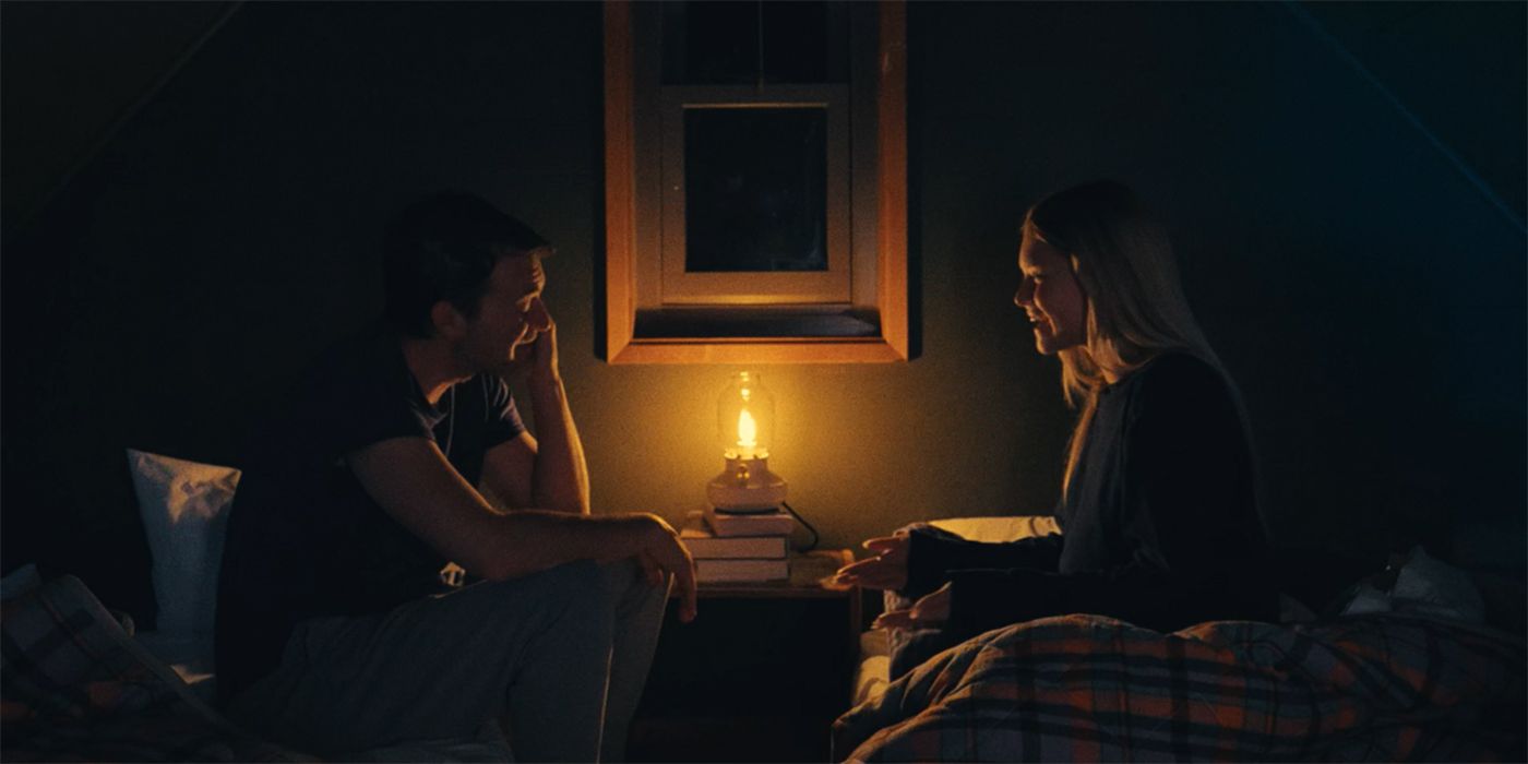Ora & Mark Duplass talking in a bedroom for Oh Christmas Tree