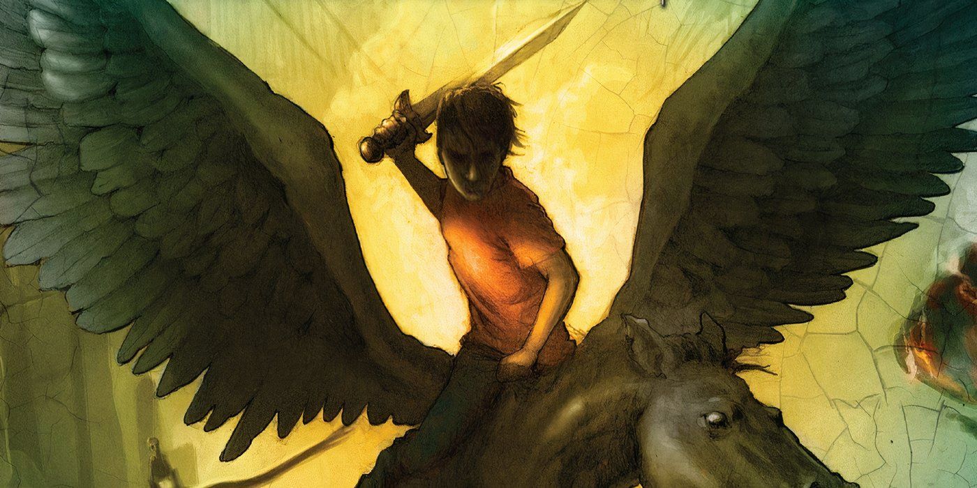 Percy Jackson montando um Pégaso e brandindo uma espada em A Maldição do Titã, de Percy Jackson e os Olimpianos.