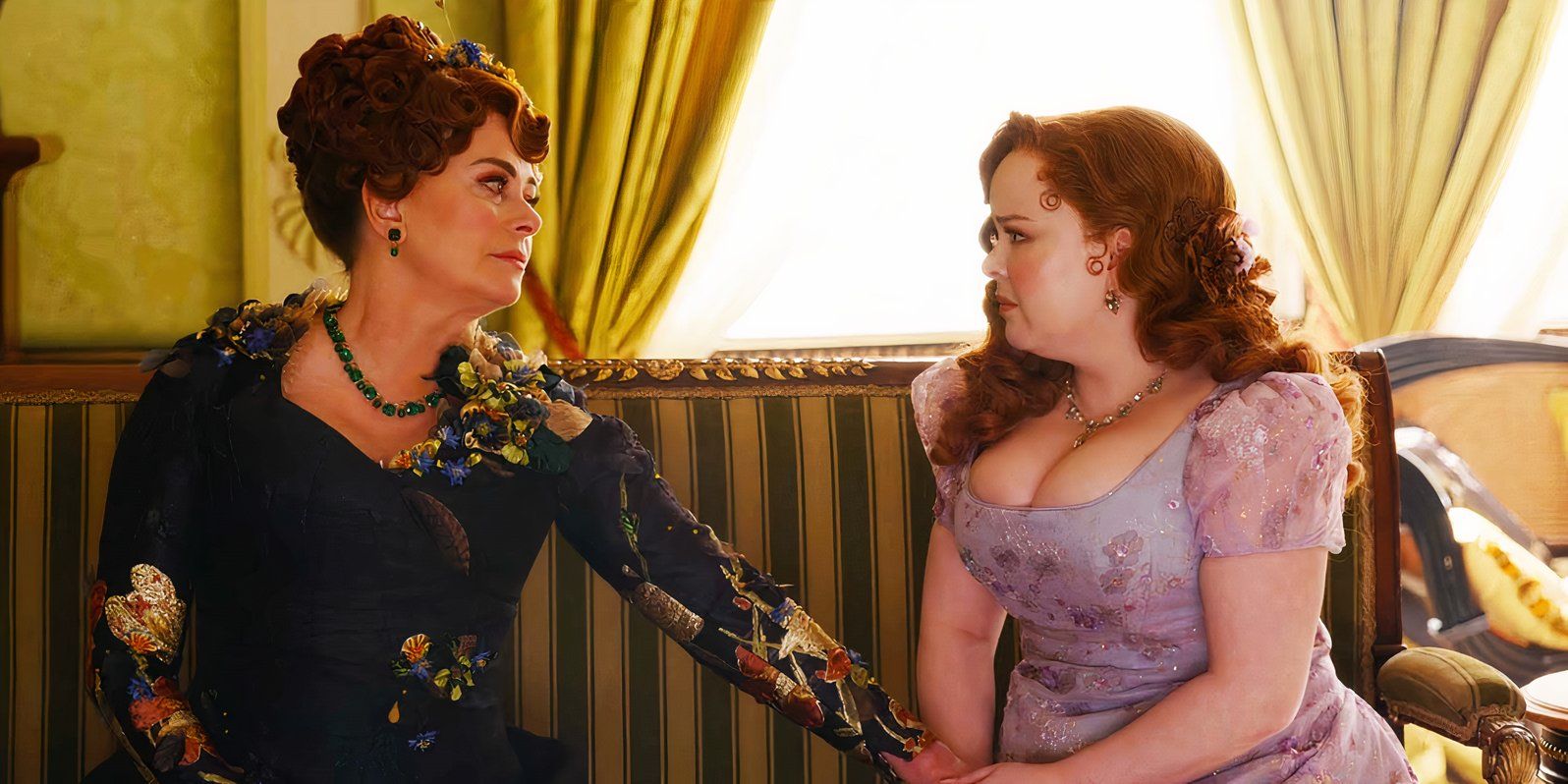 Polly Walker as Portia Featherington and Nicola Coughlan as Penelope Bridgerton in Bridgerton season 3 episode 8-1