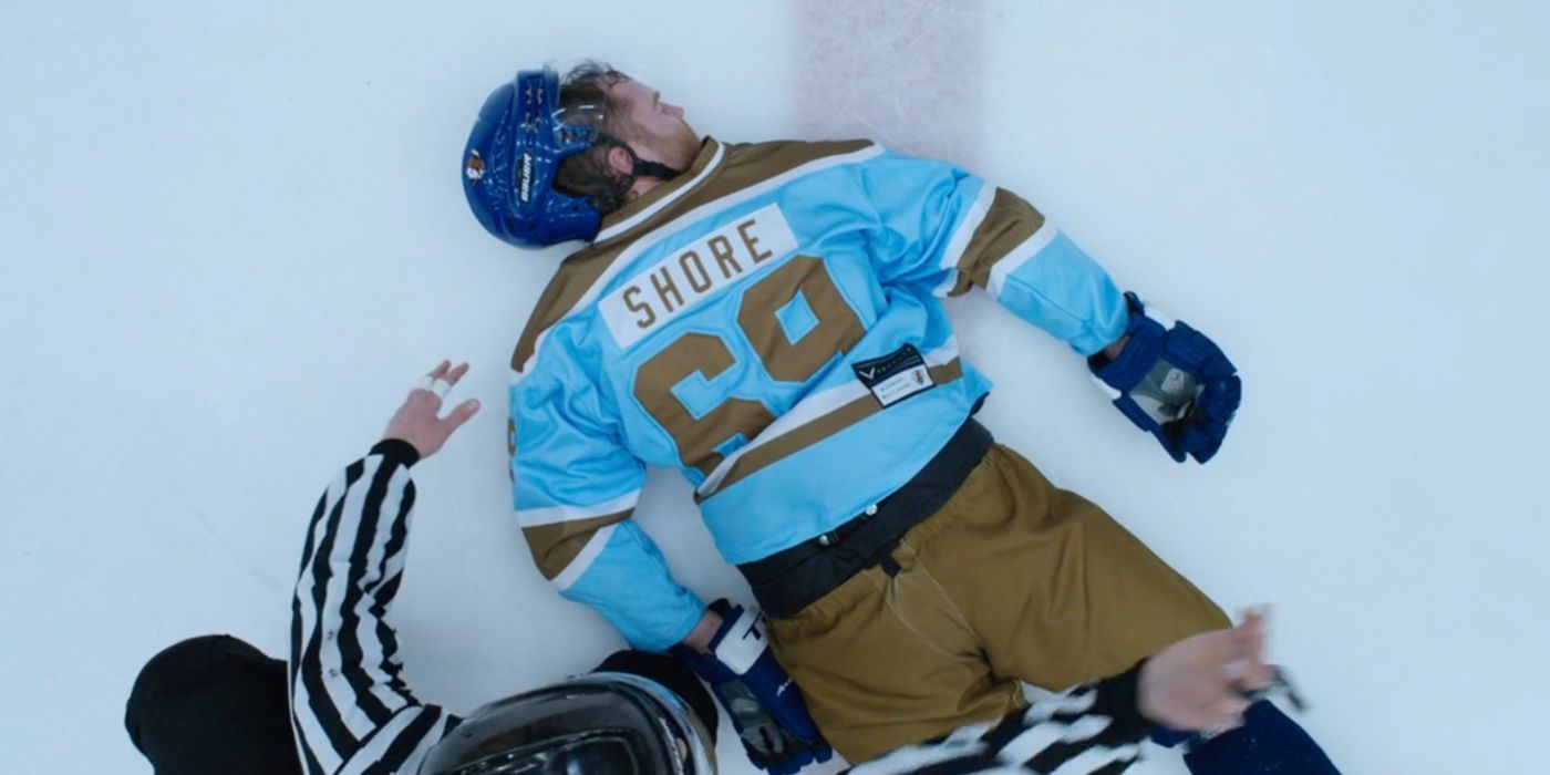 Shoresy fica inconsciente no gelo após sua segunda concussão na terceira temporada de Shoresy