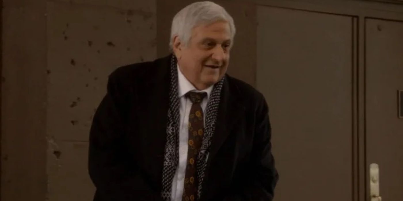 Sidney Greene (Michael Lerner) talking to someone in Glee.-1