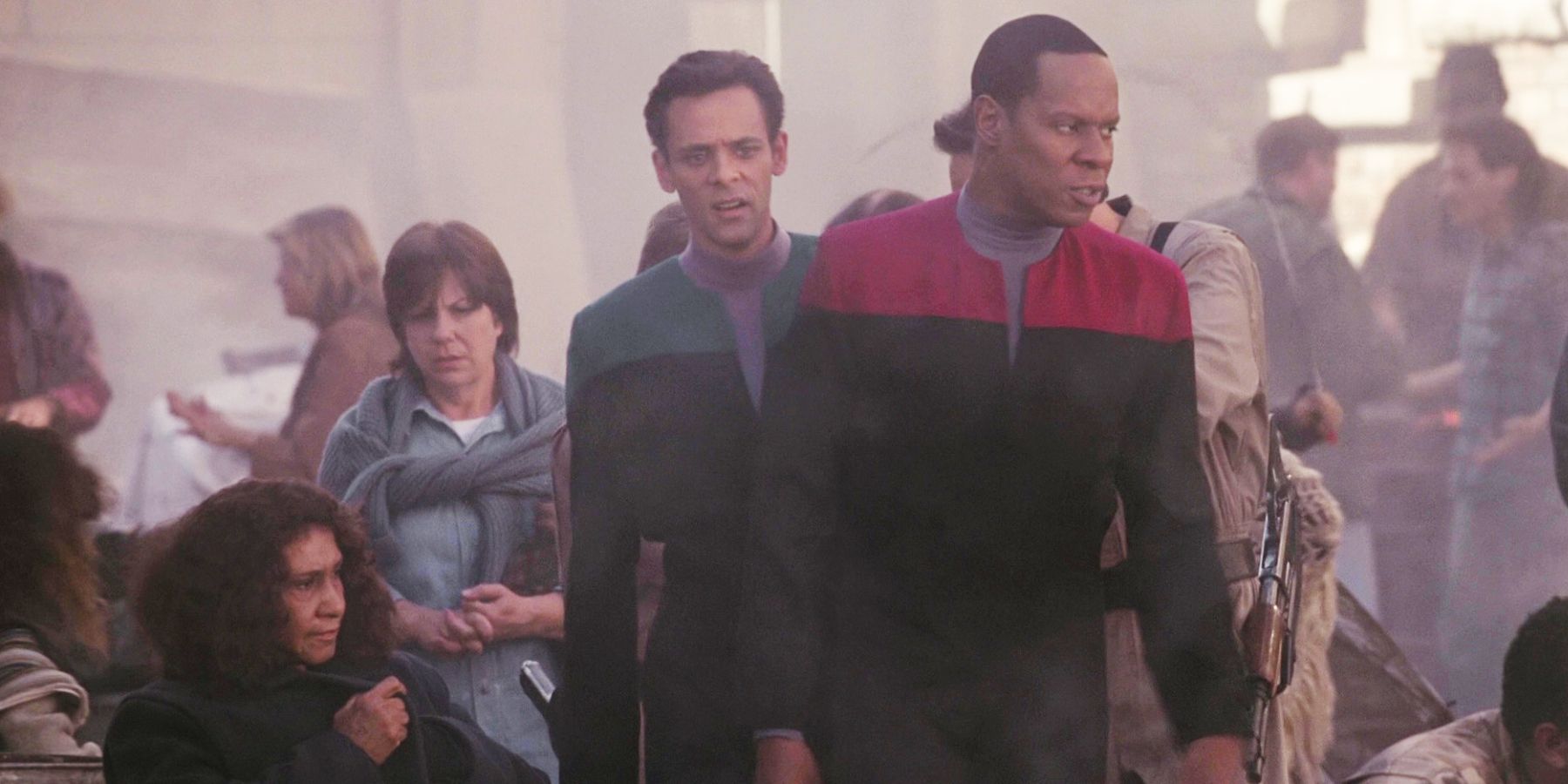 Sisko e Bashir no Sanctuary District de Star Trek_ DS9