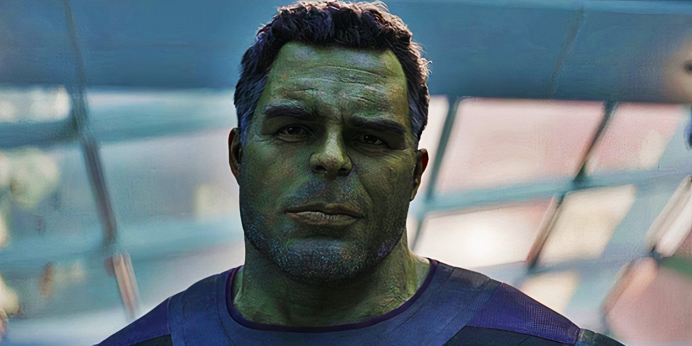 Smart Hulk about to use the Infinity Gauntlet in Avengers Endgame