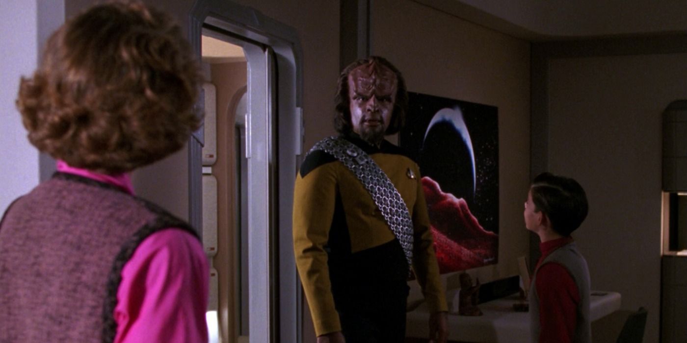 Star Trek: TNG Forgot About Worf's Other "Brother"