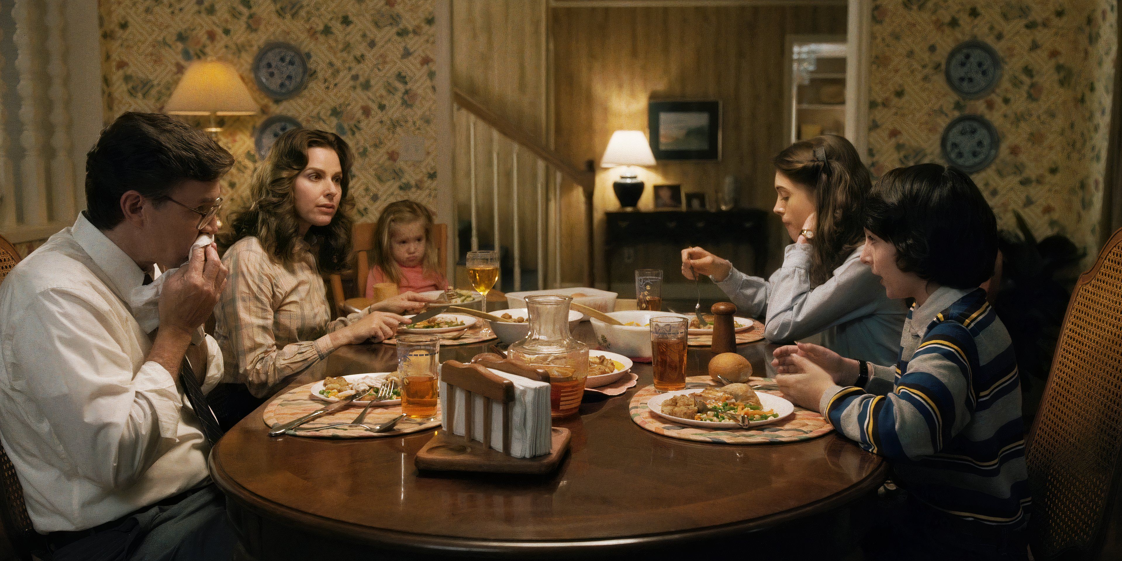 Stranger Things season 1 Wheeler family having dinner