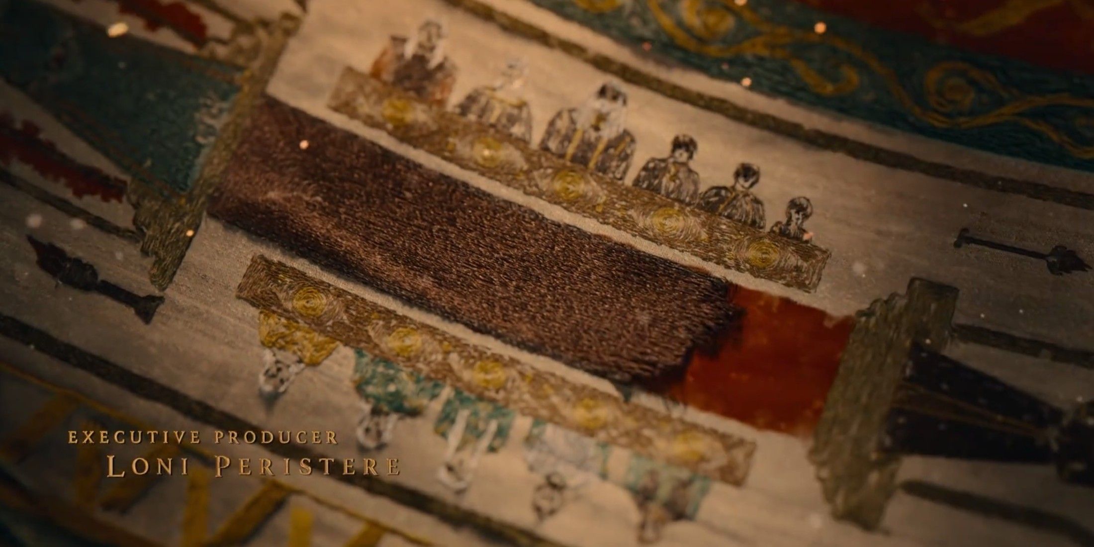 Arte de tapeçaria da divisão dos Negros e Verdes Targaryen em uma mesa nos créditos de abertura de House of the Dragon