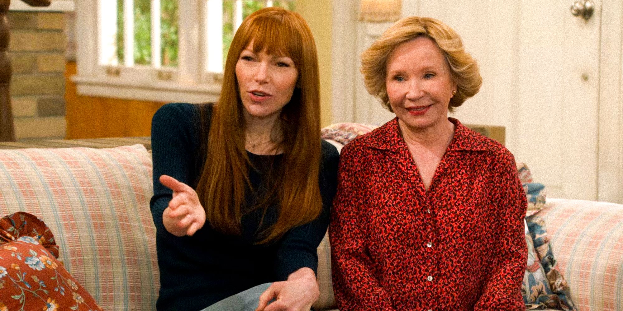 Donna (Laura Prepon) and Kitty (Debra Jo Rupp) in That 90s show part 2 Episode 2