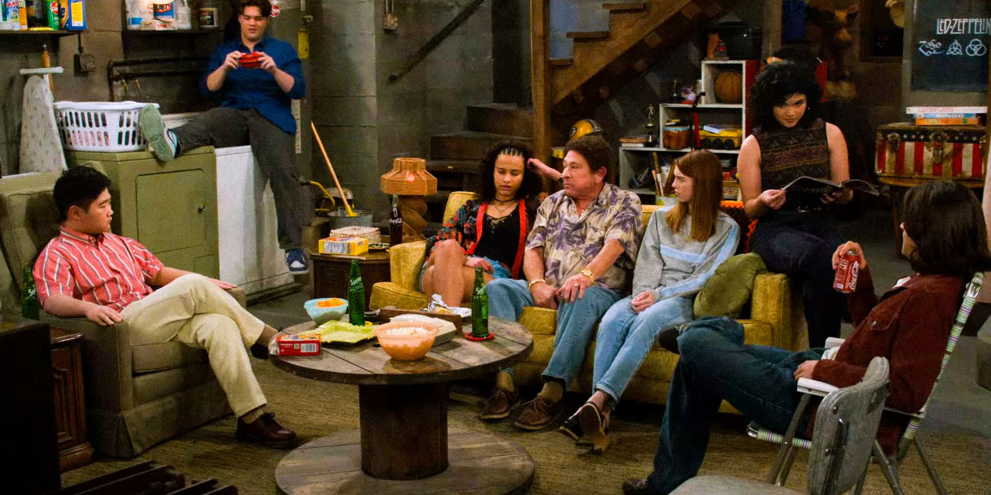 Bob (Don Stark), Leia (Callie Haverda), Gwen (Ashley Aufderheide) and the others hanging out in the basement in in That 90s show part 2