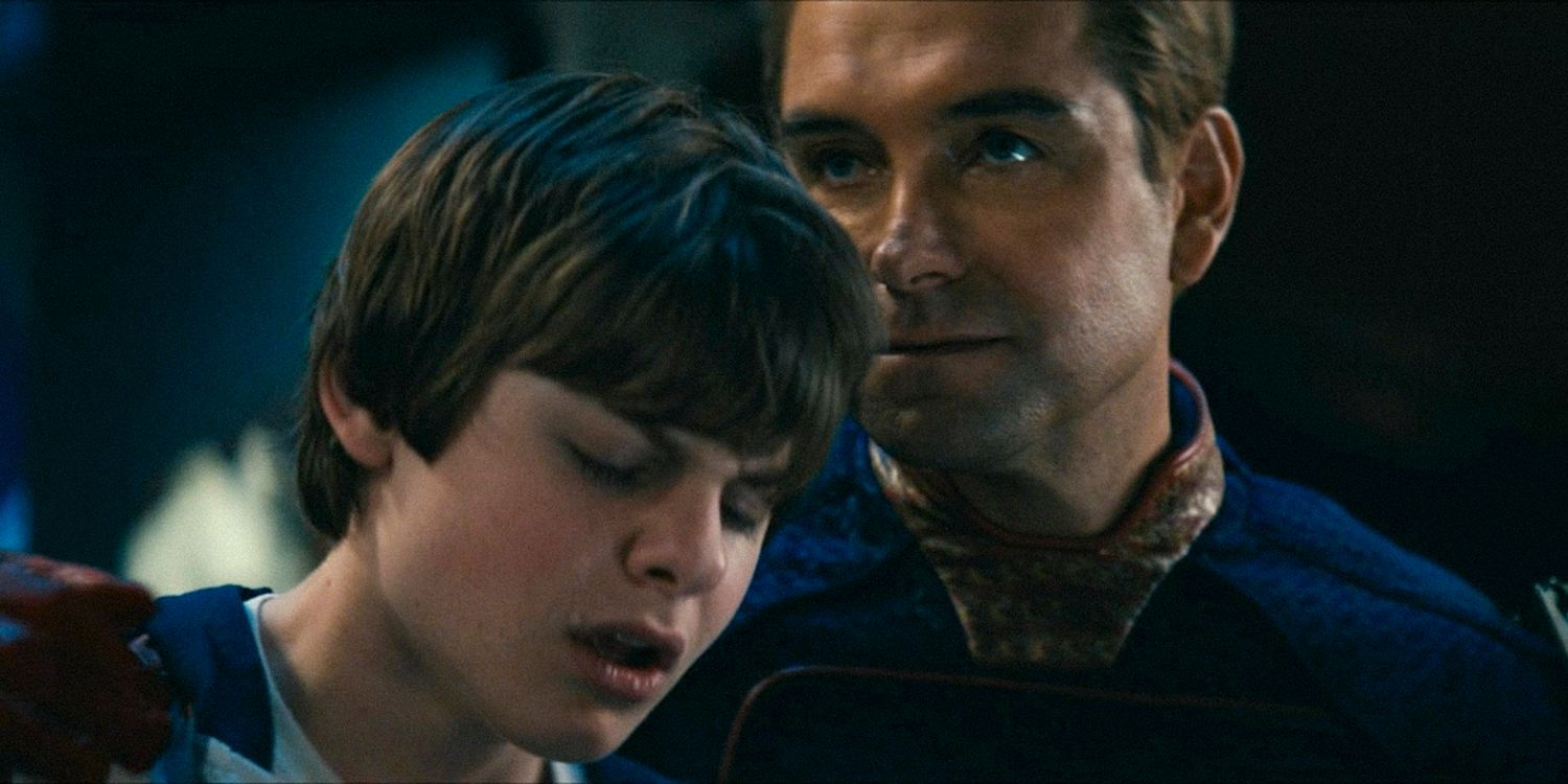 Homelander (Antony Starr) segurando o ombro de Ryan (Cameron Crovetti) na quarta temporada de The Boys.