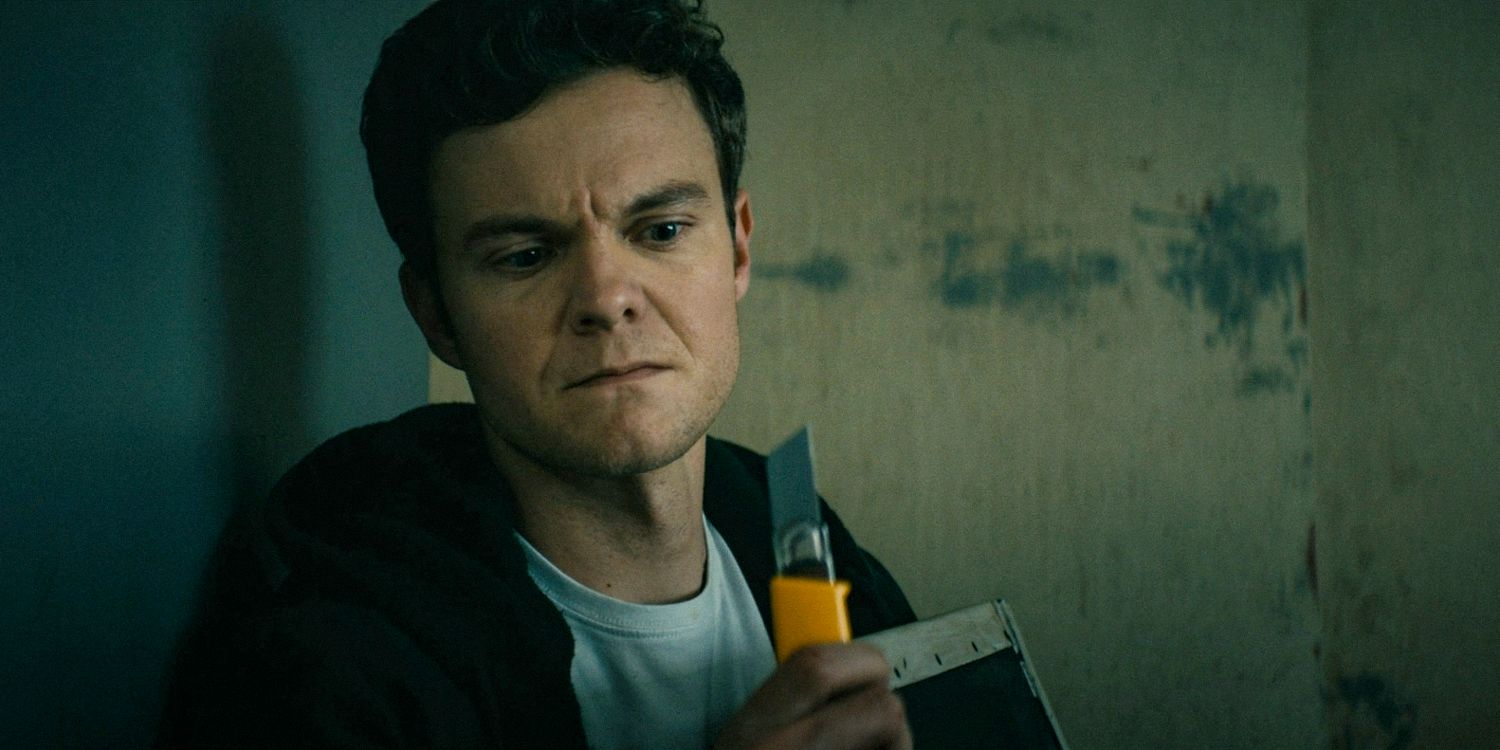 Hughie (Jack Quaid) gathering courage to attack with a box cutter in The Boys season 4 episode 4
