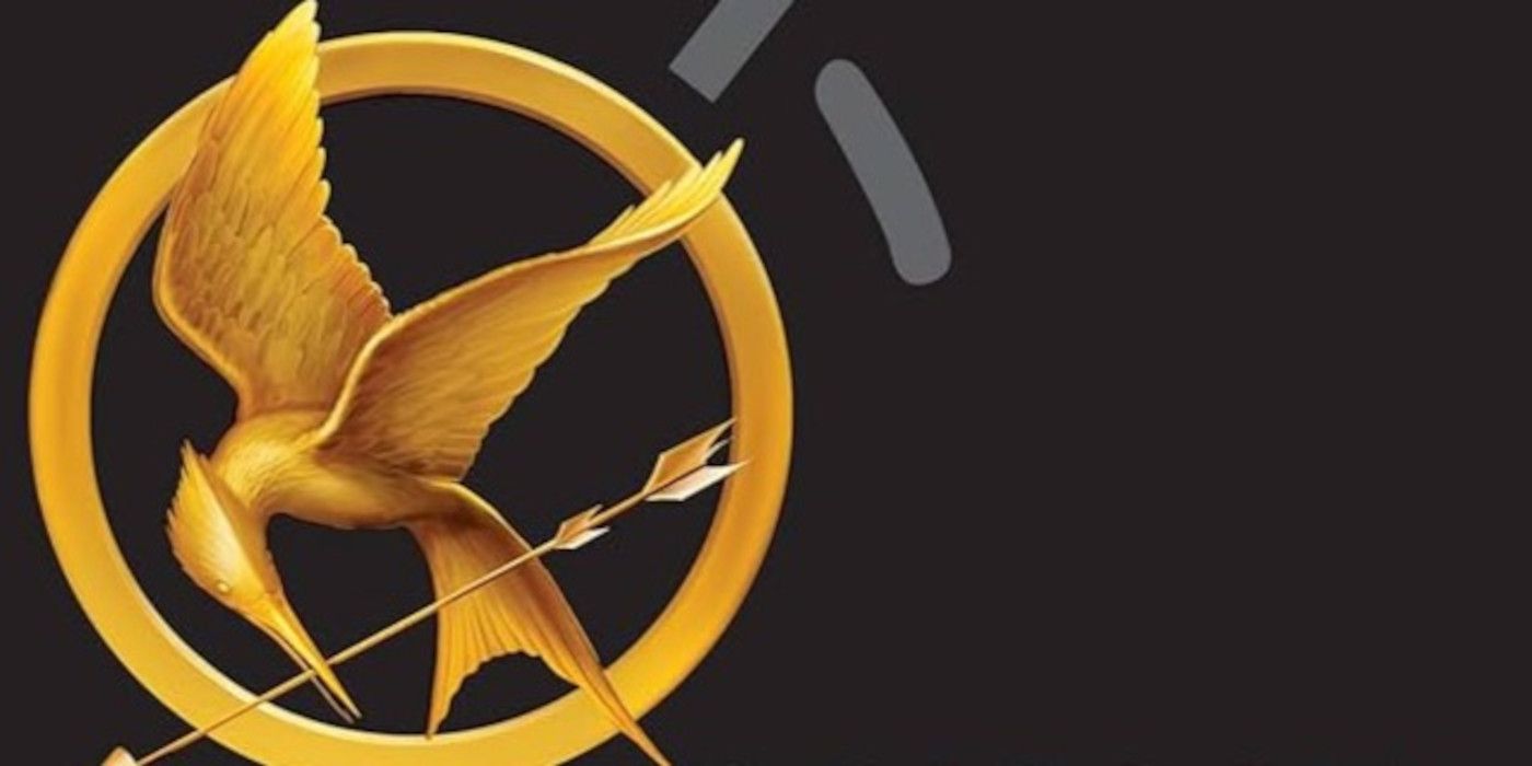 Capa de Jogos Vorazes com o broche dourado de Katniss contra um fundo preto