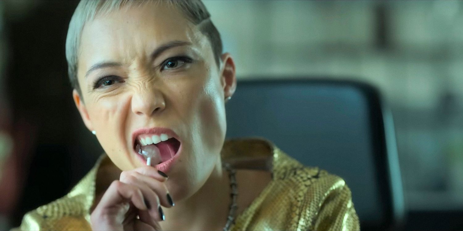 Marianna (Pom Klementieff) beißt in einen Lutscher in The Killer's Game (2024)