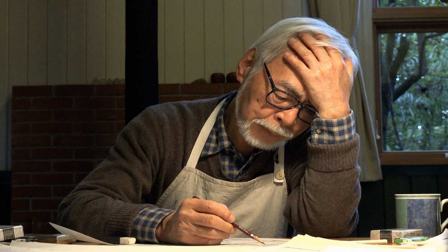 Miyazaki à son bureau