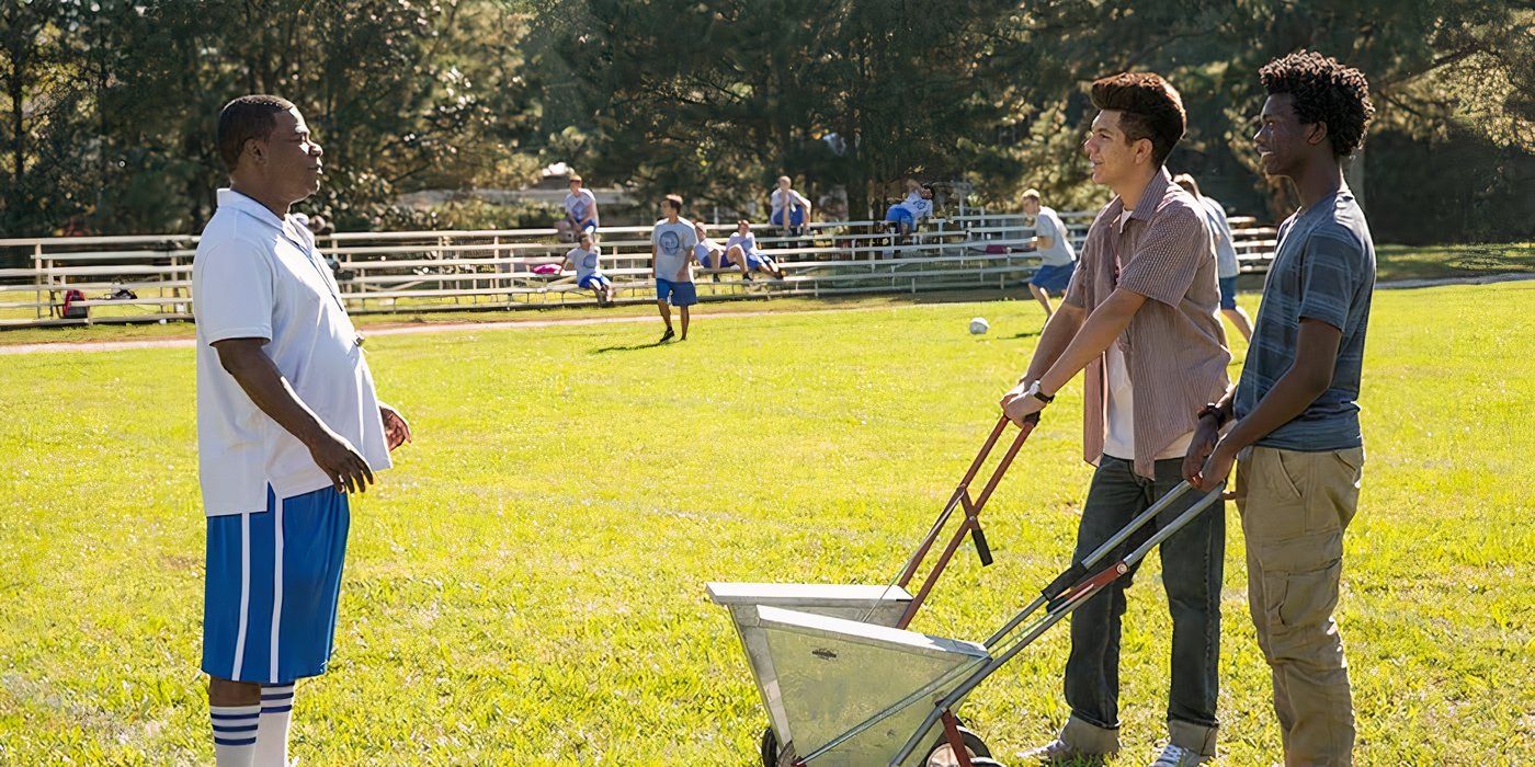 Tracy Morgan, Jose Diaz, and Tim Johnson Jr. stand in a field in Fist Fight (2017)