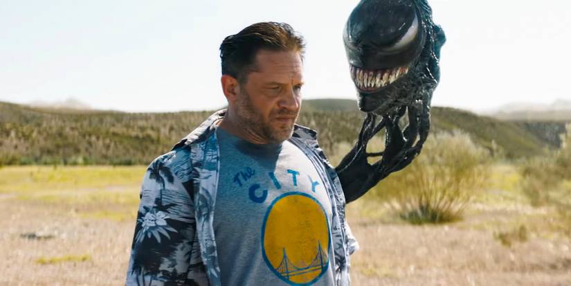 Eddie Brock (Tom Hardy) and Venom talking in the desert in Venom: The Last Dance