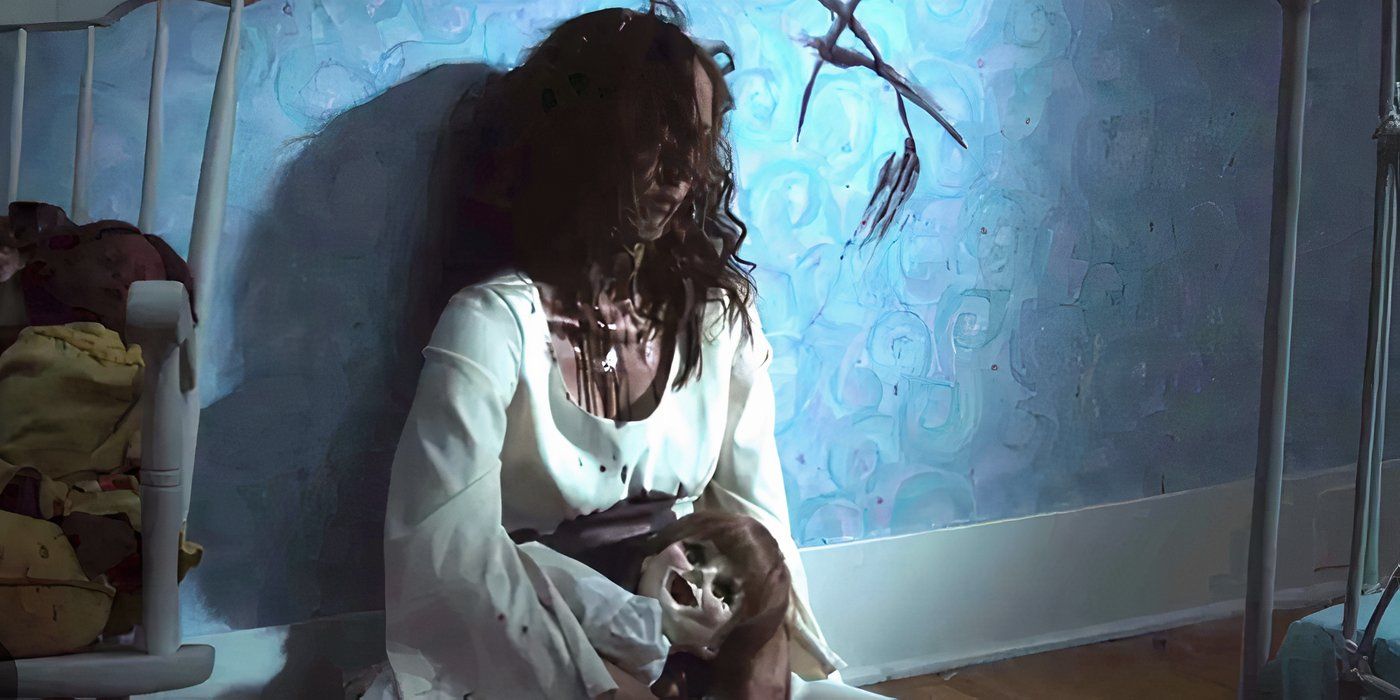 Um cultista morto agarra a boneca Annabelle em Annabelle 2014