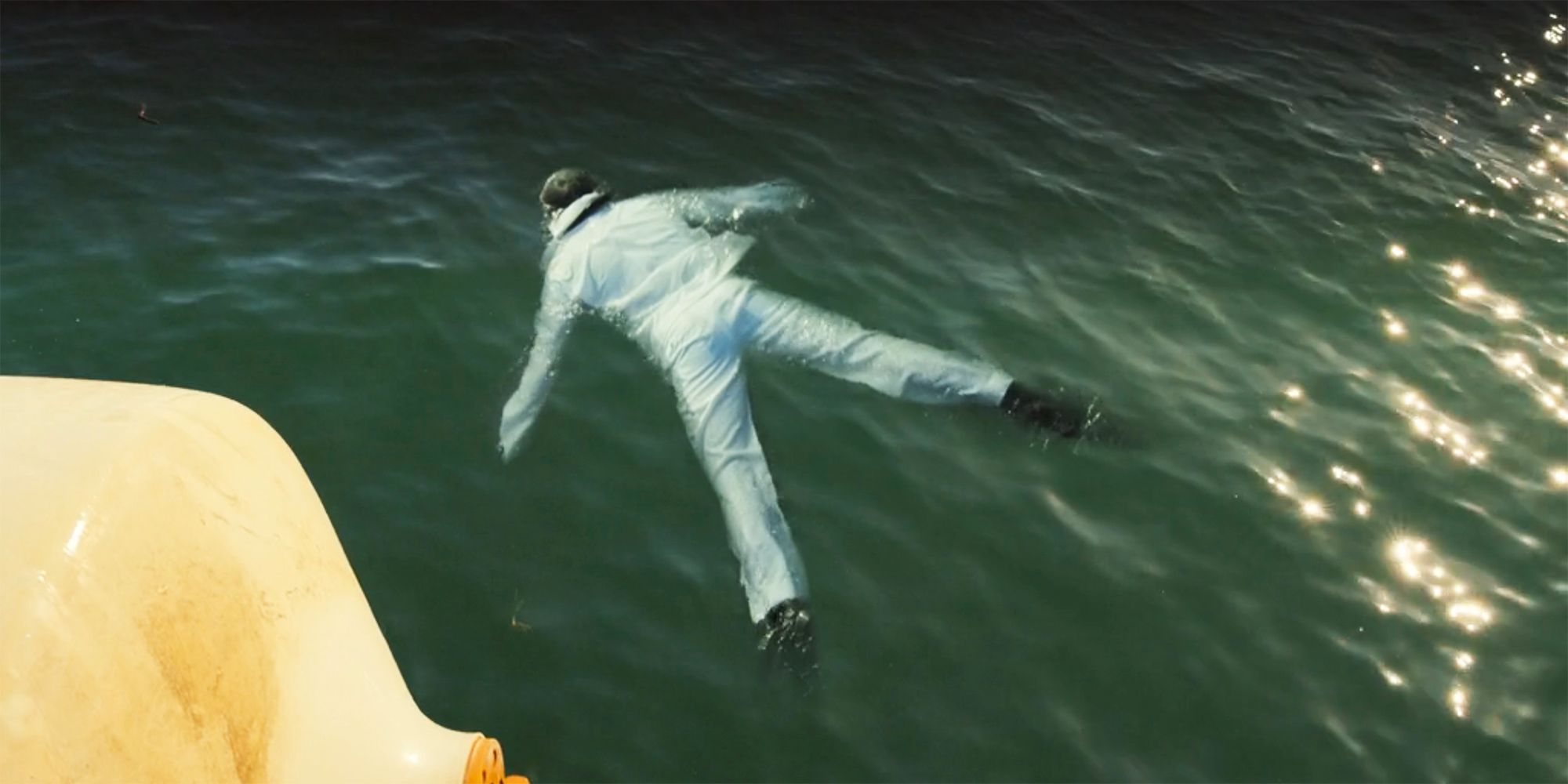 A dead sailor in the water in NCIS Sydney-1