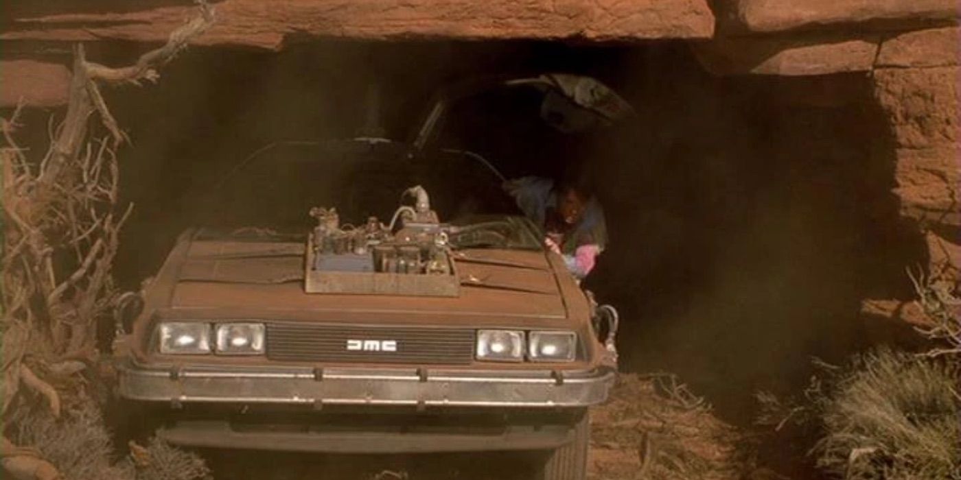 O DeLorean em uma caverna em De Volta para o Futuro Parte III