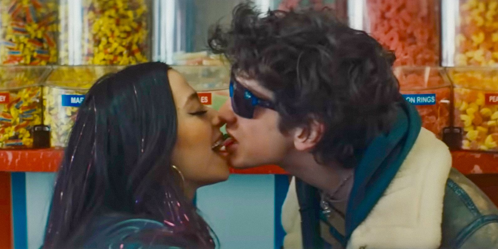 Ani (Mikey Madison) and Ivan (Mark Eidelshtein) sharing a french kiss in Anora