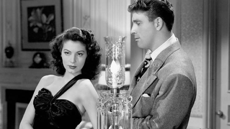 This Ernest Hemingway Movie With 100% On RT Is One Of The Best Crime Thrillers Of The 1940s