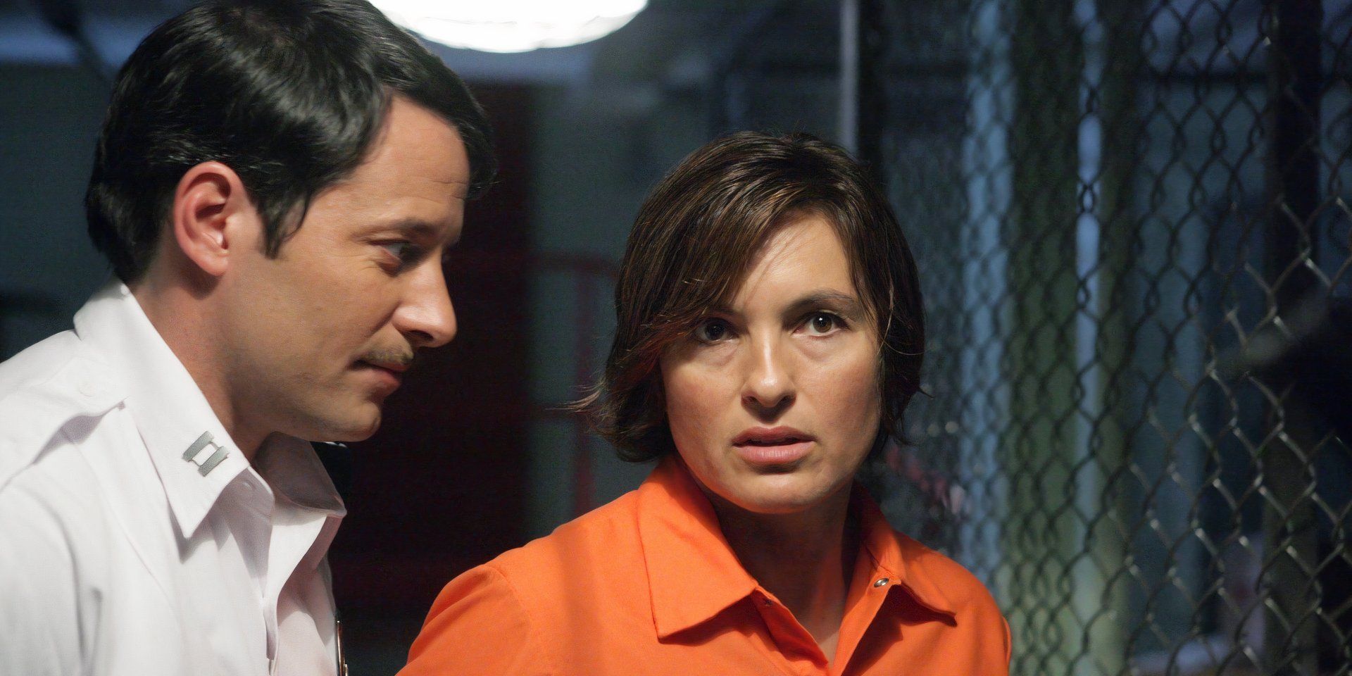 Benson undercover in prison with a guard behind her in SVU S9E15