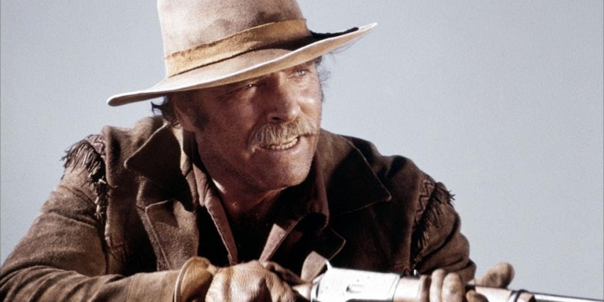 Burt Lancaster com um rifle em Ulzana's Raid