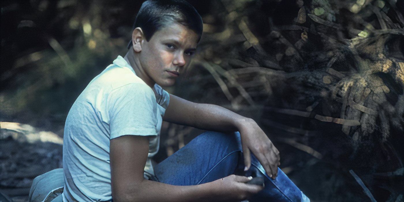 Chris (River Phoenix) sitting in the woods in Stand By Me