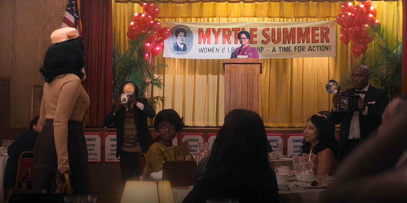 Cleo Johnson (Moses Ingram) se pone de pie en una reunión para la política Myrtle Summer en La dama del lago