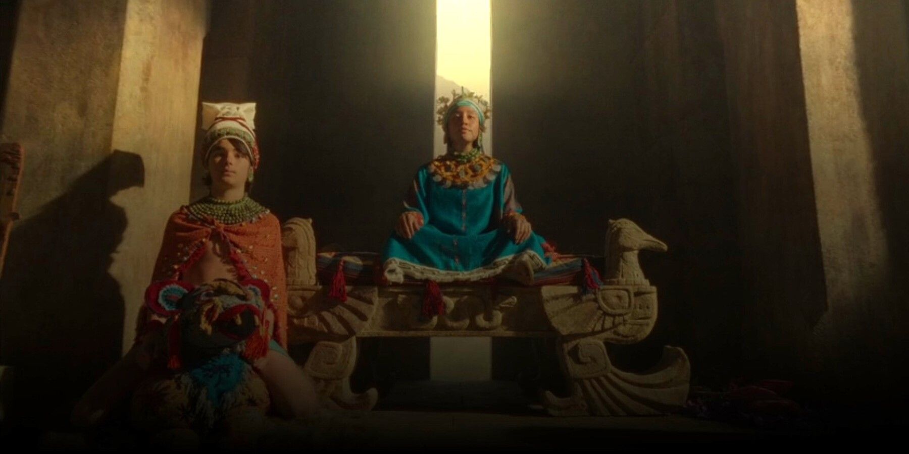 K'inich Janaab' Pakal e Lady Sak K'uk sentados em tronos maias em Time Bandits 2024.jpg