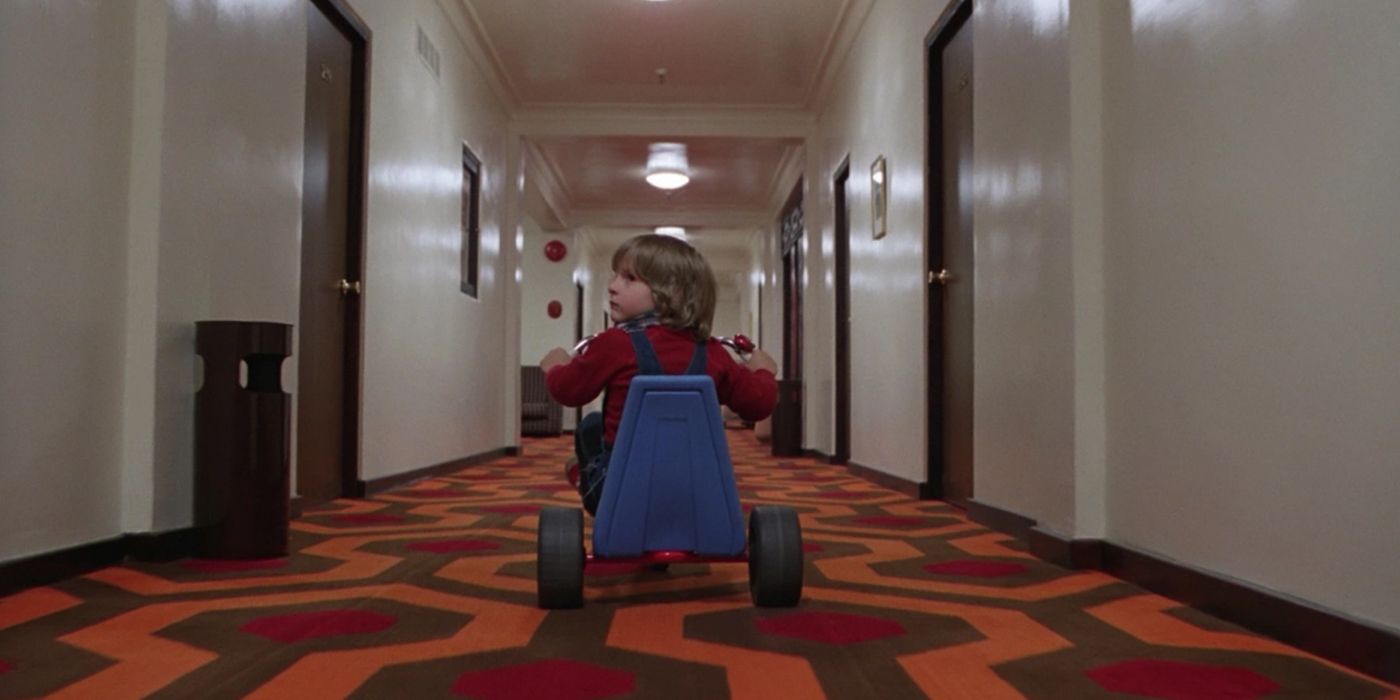 El hombre oso de The Shining es el mayor misterio de la película: lo que significa