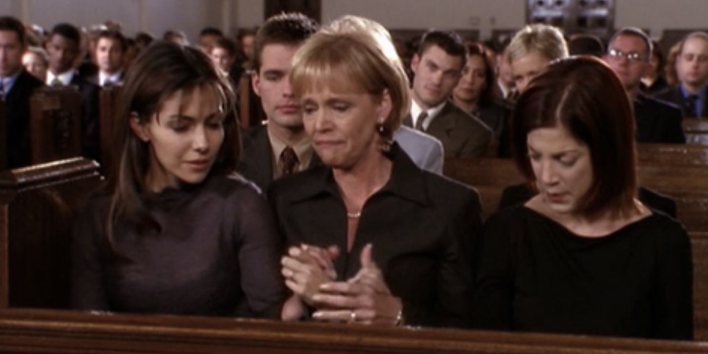 Donna crying with family at her dad's funeral in Beverly Hills, 90210