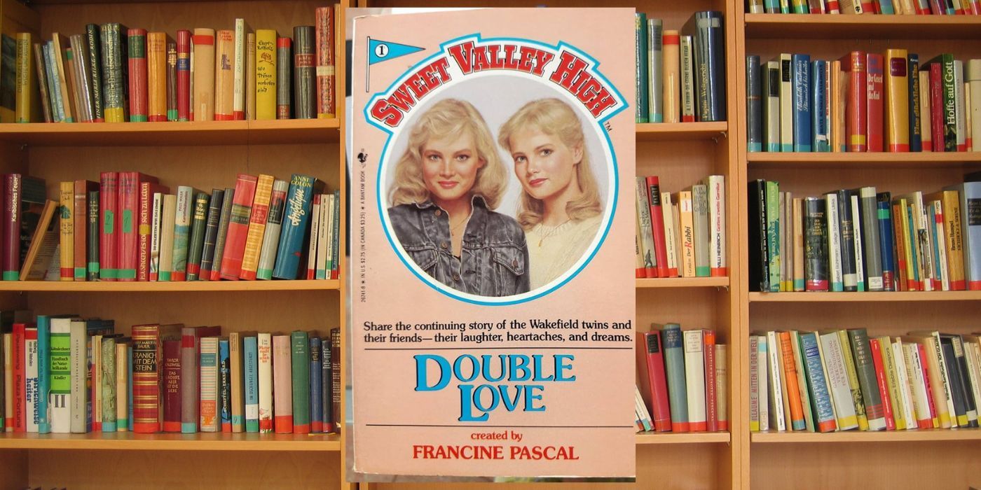 Capa Sweet Valley High Double Love com fundo de estante