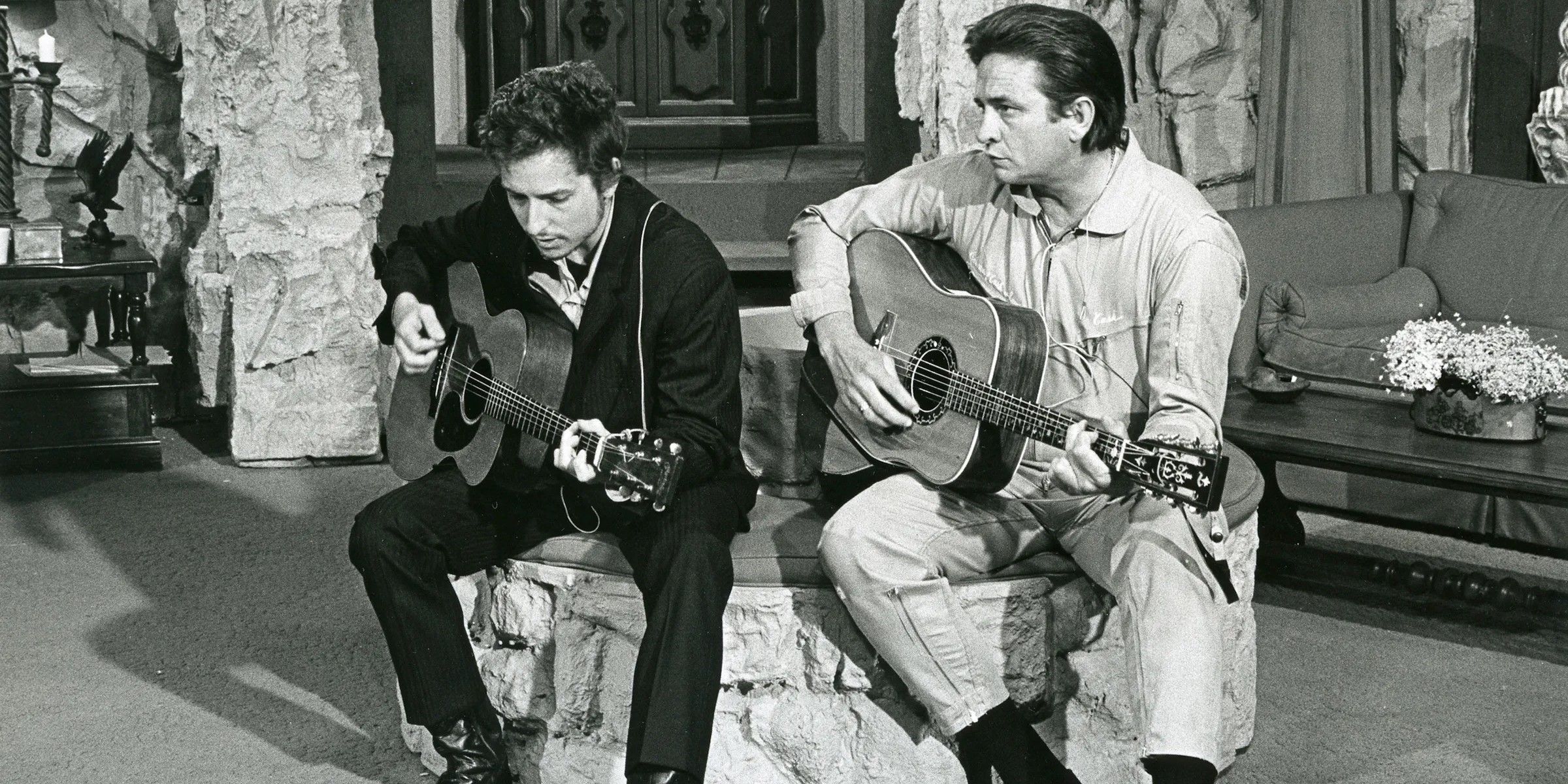 Bob Dylan and Johnny Cash playing guitar together