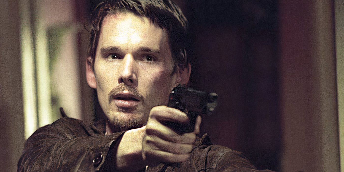 Ethan Hawke as Jake Hoyt aiming a gun in Training Day