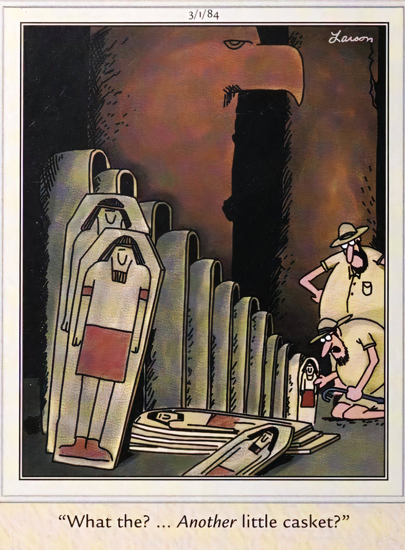 Far Side, 1º de março de 1984, arqueólogos intrigados com um caixão estilo boneca russa Matroshkya