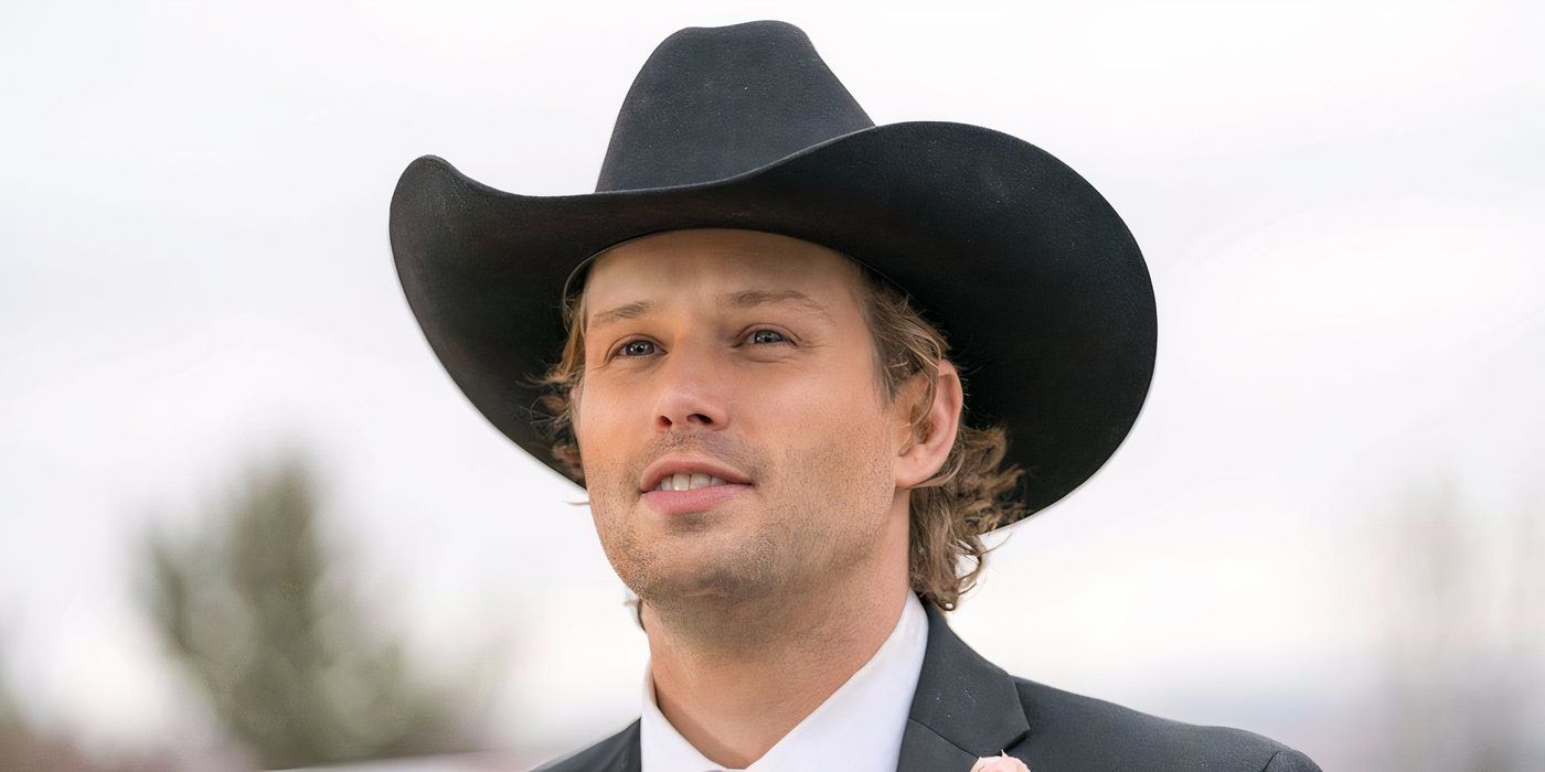 Caleb sonríe mientras usa un sombrero de vaquero en Heartland