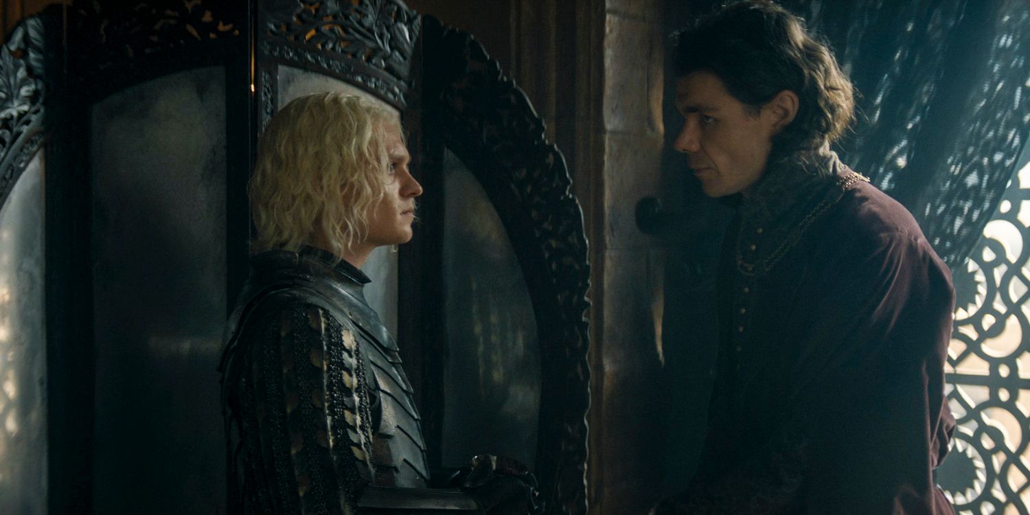 Lord Larys (Matthew Needham) convence Aegon II Targaryen (Tom Glynn-Carney) a não deixar King's Landing em House of the Dragon, temporada 2, episódio 3