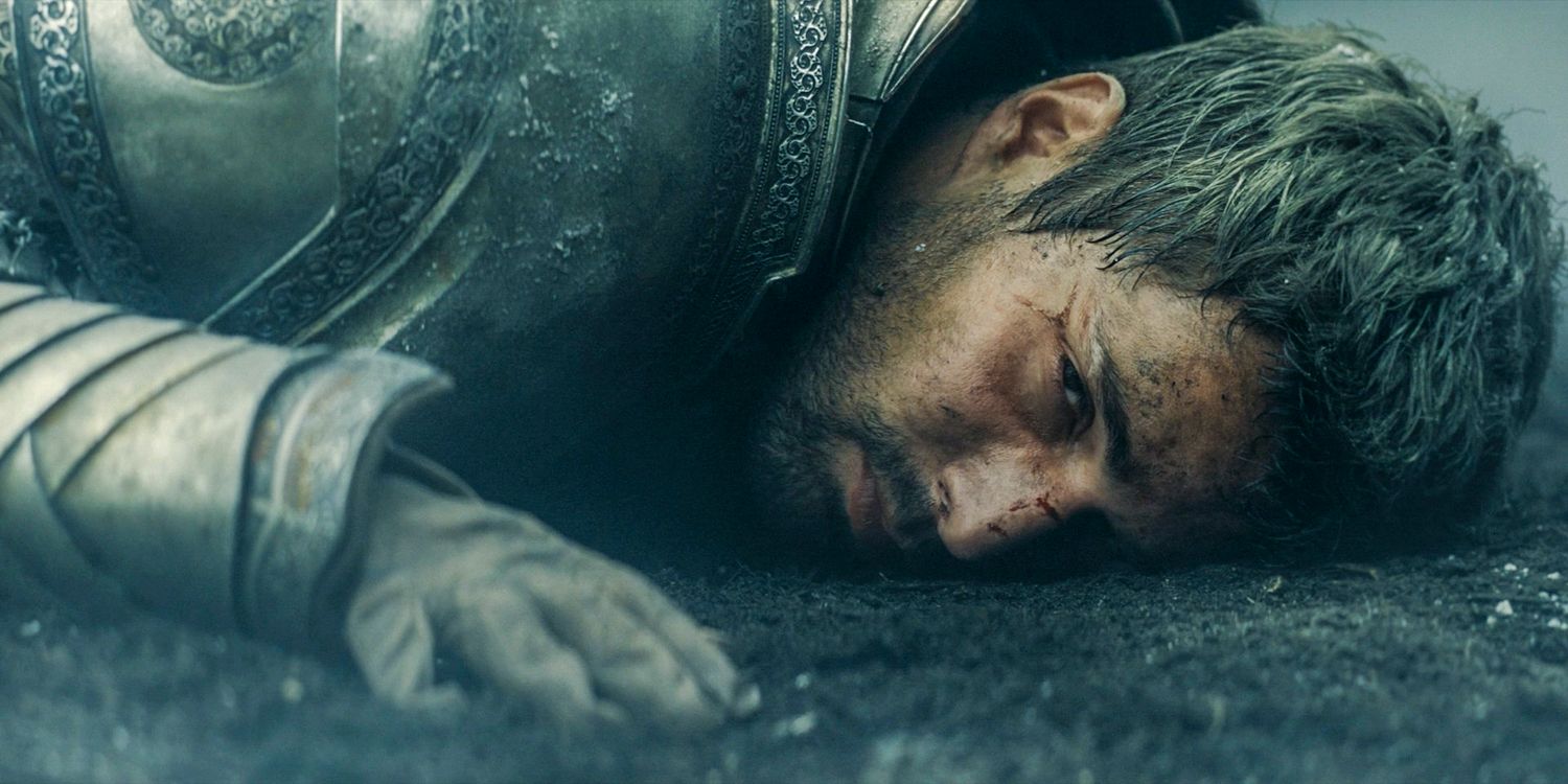 Sor Criston Cole (Fabien Frankel) deitado no chão coberto de cinzas no episódio 4 da 2ª temporada de House of the Dragon