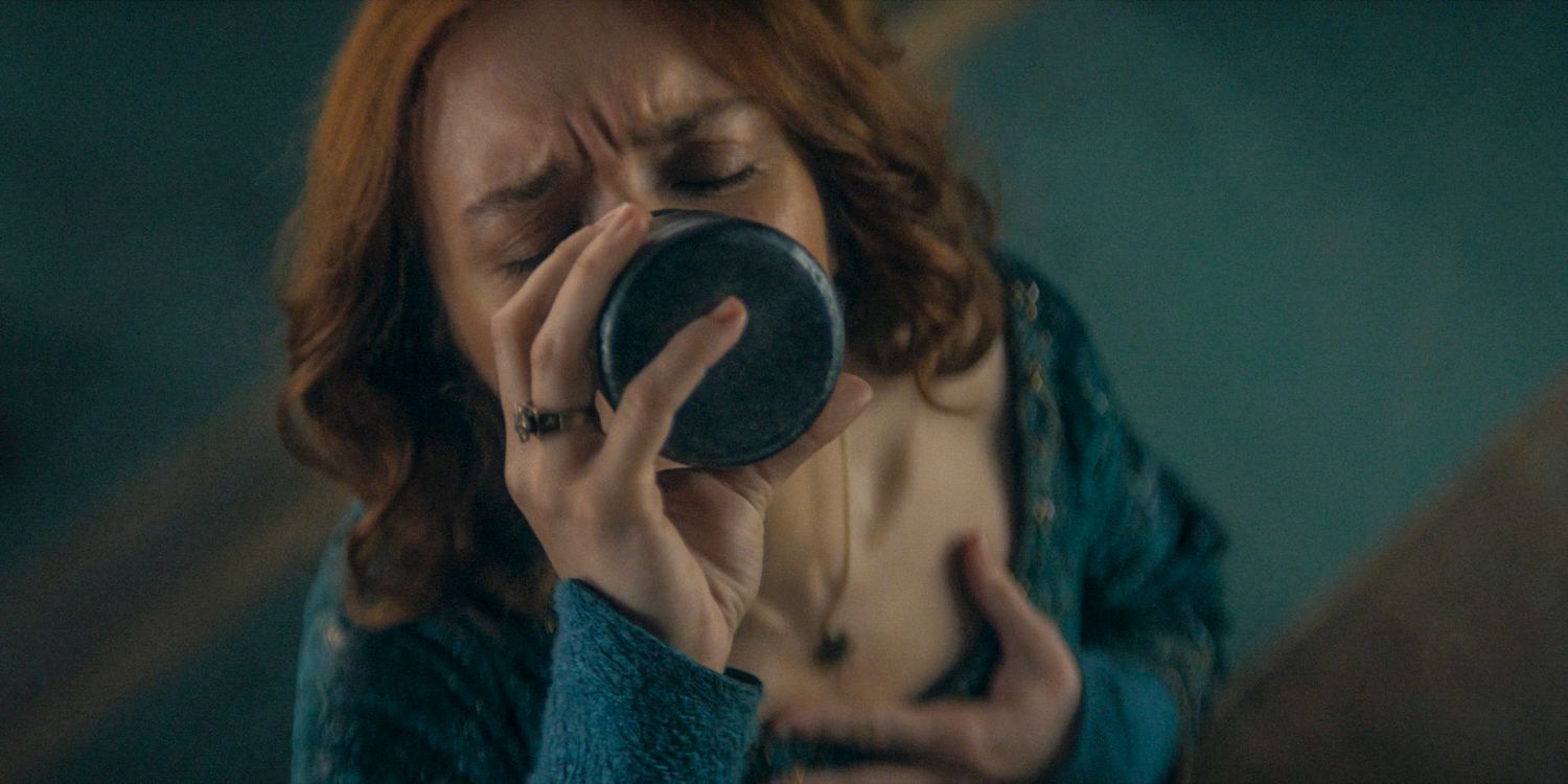 Alicent Hightower (Olivia Cooke) bebe uma poção no episódio 4 da 2ª temporada de House of the Dragon